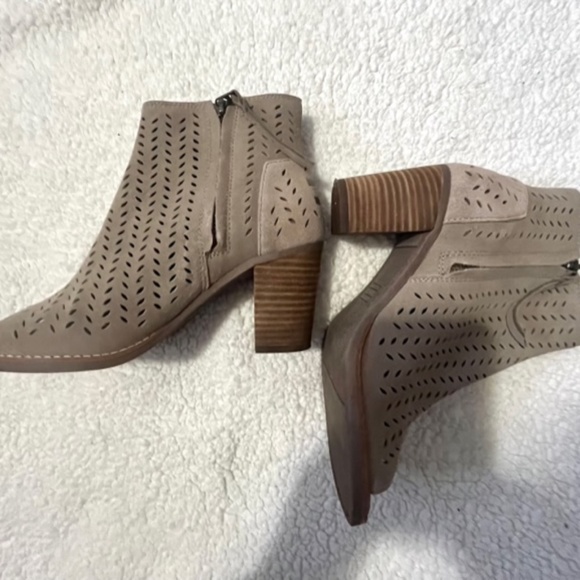 Women's TOMS Majorca Peep Toe Perforated Suede Bootie ~ 7.5 - Picture 2 of 4